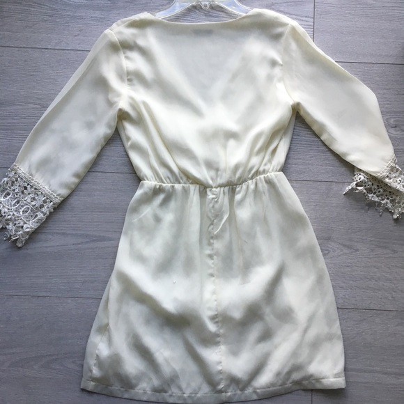 Cream tobi lace dress - Picture 3 of 6